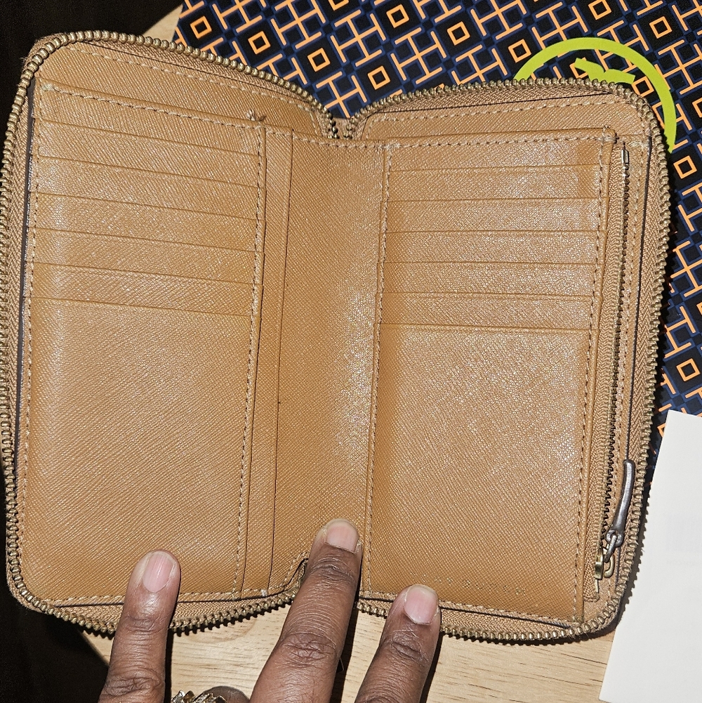 Tory Burch Chocalate Brown And Tan Zip Wallets (Choose Your Wallet) - Picture 8 of 10